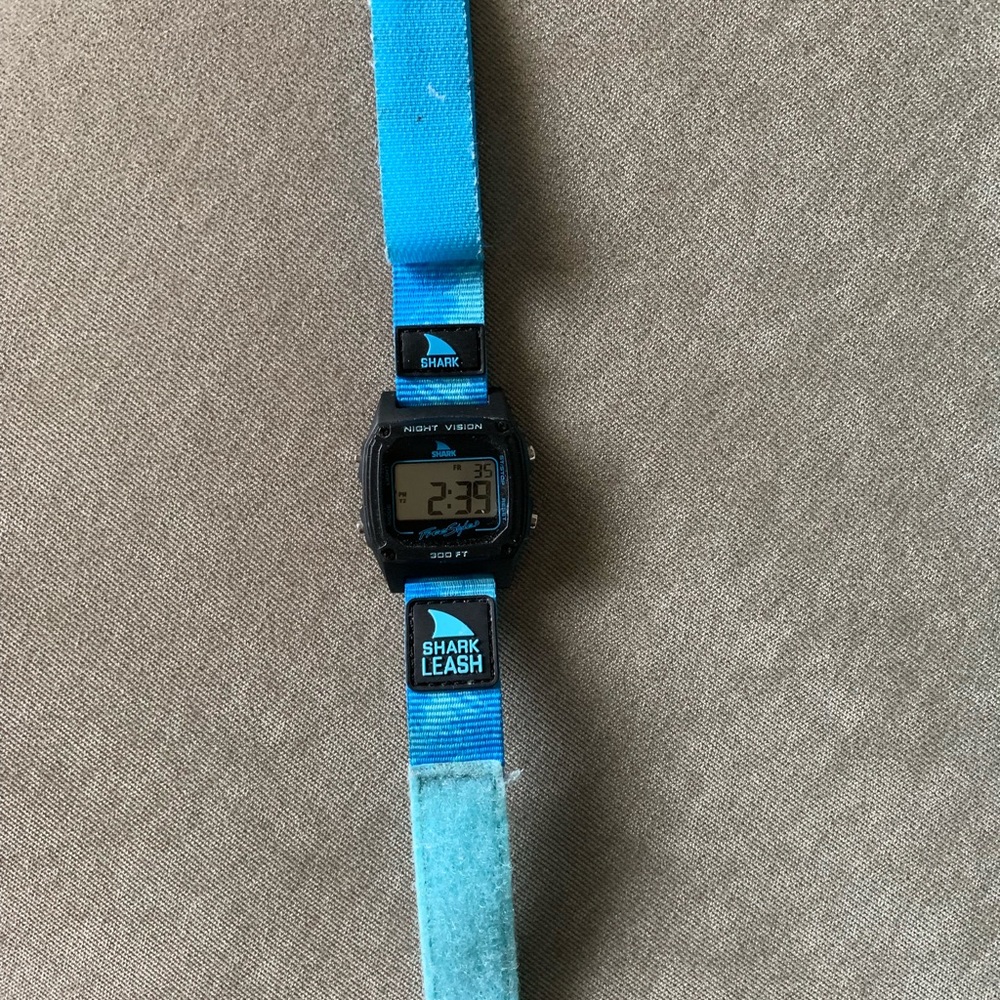 Freestyle: Velcro Shark Leash
